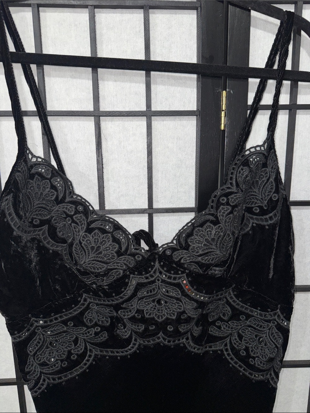 FARM Rio Black Richelieu Velvet Slip Midi Dress Lace Trim Spaghetti Strap Size L - Picture 13 of 16